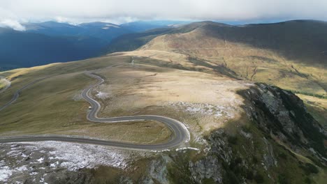 Transalpina-Panoramastraße-In-Den-Karpaten,-Rumänien---Luftaufnahme-4k