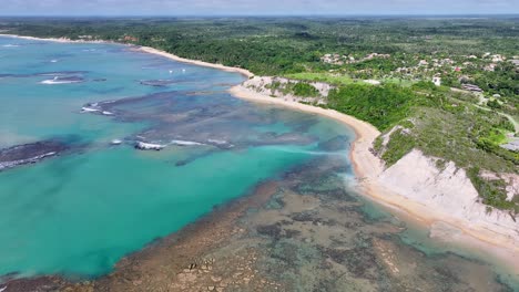 Spiegelstrand-In-Trancoso,-Bahia,-Brasilien