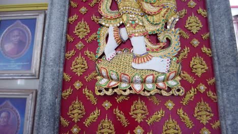 God-Bas-Relief,-Buddism-Art-on-Temple-Door,-Close-Up