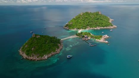 Nach-Oben-Kippen,-Um-Eine-Aufnahme-Der-Inseln-Koh-Nang-Yuan-Und-Koh-Tao-In-Thailand-Zu-Zeigen