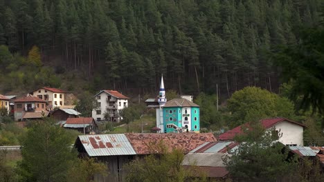 Die-Blaue-Moschee-Im-Dorf-Cherna-Mesta