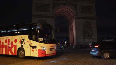 Traffic-near-Arc-de-Triomphe-at-Night