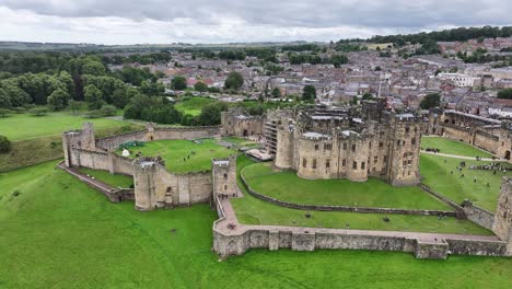 Alnwick-Castle,-Northumberland,-England,-Großbritannien