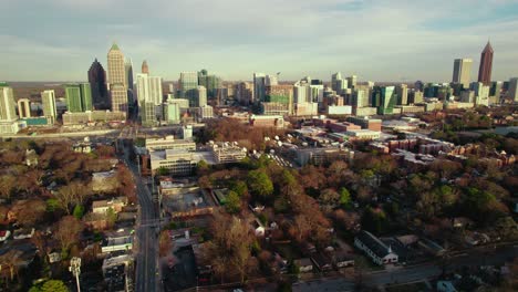 Vista-Aérea-Del-Paisaje-Urbano-Del-Norte-De-Atlanta