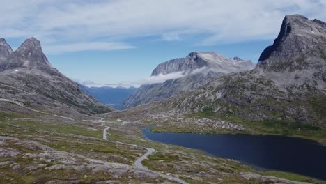 Imágenes-Aéreas-Del-Valle-De-Romsdalen-En-La-Región-De-Rauma-En-Noruega.