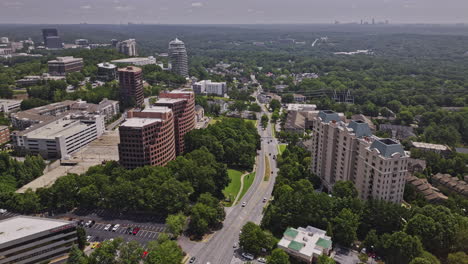 Atlanta,-Georgia,-Luftaufnahme-Des-V990-Mit-Panorama-Schwenkansicht,-Drohnenüberflug-über-Vinings,-Cumberland,-Erfassung-Der-Stadtlandschaft-Des-Vorortviertels-Bei-Tageslicht-–-Aufgenommen-Mit-Mavic-3-Pro-Cine-–-August-2023