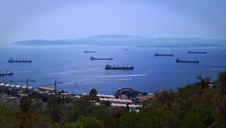 Boote-Vor-Anker-Im-Mittelmeer