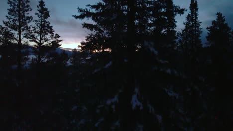 Vista-De-Drones-De-Las-Montañas-Nevadas-De-Banff-Canadá-En-Invierno