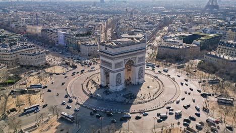 Triumphal-arch-and-car-traffic-on-roundabout,-Paris-cityscape,-France