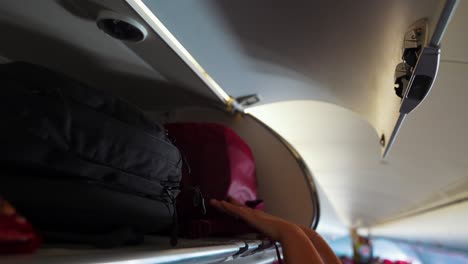 Finding-space-for-your-carry-on-luggage-on-the-plane