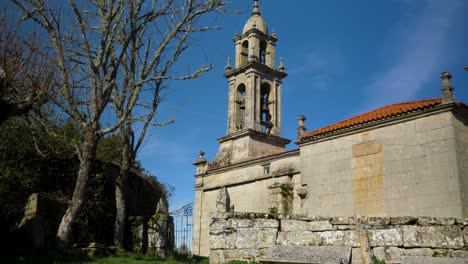 Vista-Lateral-Estática-De-Las-Paredes-Vacías-De-La-Iglesia-En-Ourense,-España