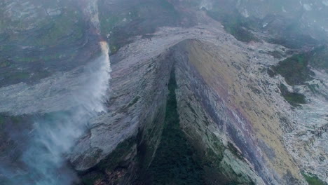 Aerial-front-view-of-the-top-of-Cachoeira-da-Fumaça,-Chapada-Diamantina,-Bahia,-Brazil