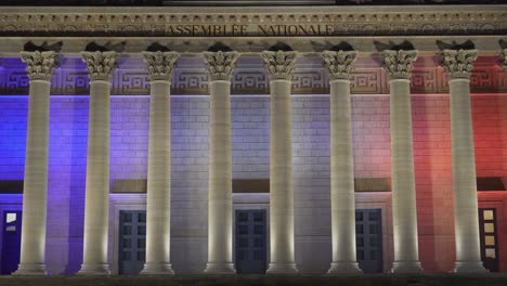 Die-Kolonnade-Der-Nationalversammlung-An-Der-Fassade-Stammt-Aus-Der-Zeit-Napoleons