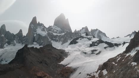 Drone-footage-in-Fitz-Roy,-the-most-iconic-mountain-in-Argentina