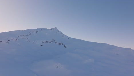 Maravilloso-Encanto-Invernal-Entre-Las-Montañas