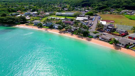 Canotaje-En-El-Tranquilo-Mar-Azul-En-Verano-En-Oahu,-Hawaii.