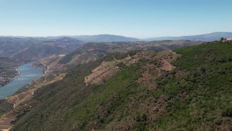 Der-Atemberaubende-Fluss-Douro-Vom-Aussichtspunkt-Galafura-Aus-Der-Luft