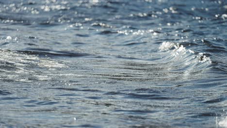 Long-waves-slowly-roll-on-the-surf