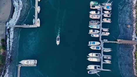 Boat-Sailing-Through-Marina-On-Thea-Foss-Waterway-In-Daytime