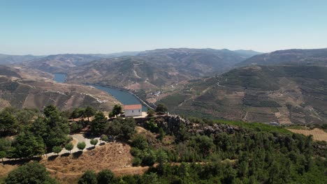 Der-Atemberaubende-Fluss-Douro-Vom-Aussichtspunkt-Galafura-Aus-Der-Luft