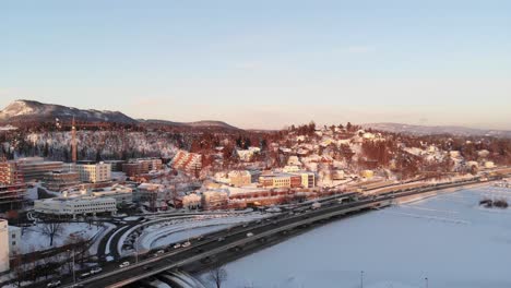 Vista-Aérea-Del-Paisaje-Suburbano-De-La-Ciudad-De-Baerum-En-La-Región-Del-Gran-Oslo-En-El-Condado-De-Akershus,-Noruega