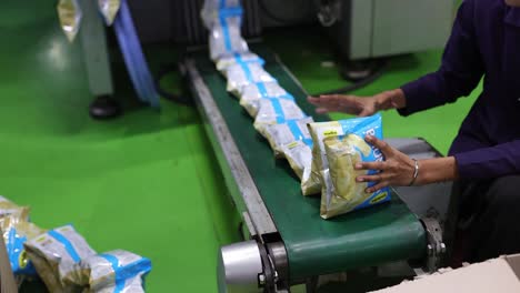 POV-SHOT-Salted-fries-are-being-packaged-from-the-machine-and-are-being-packaged-inside-the-box