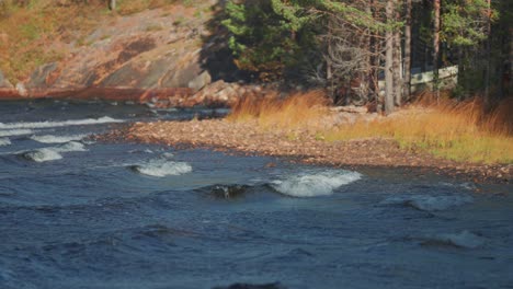 Waves-crash-onto-the-rocky-shores