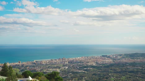 Wolken-über-Fuengirola,-Andalusien,-Spanien