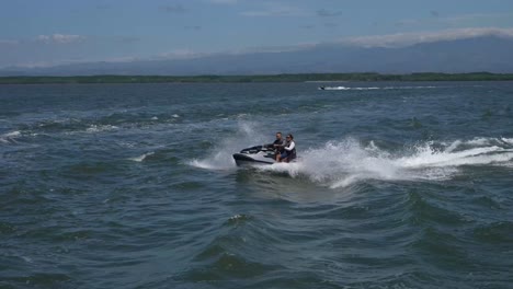 Sea-Doo,-Jetski-In-Aktion,-Sea-Doo,-BRP,-Jetski,-Wasserscooter,-Wasserfahrzeug