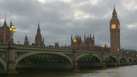 Pan-shot-of-the-magnificent-Westminster-Bridge-Thames-in-London-in-the-late-afternoon-on-a-cloudy-day