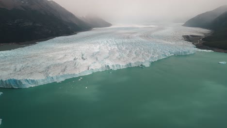 Imágenes-De-Drones-En-Perito-Moreno,-El-Glaciar-Más-Emblemático-Del-Mundo