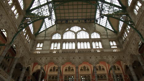 Interior-Del-Antiguo-Edificio-De-La-Bolsa-De-Amberes-En-Amberes,-Bélgica