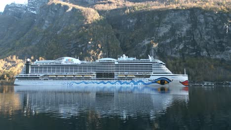 Big-cruise-ship-docked-at-Geiranger,-aerial-view