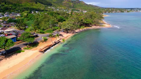 Carretera-De-La-Ciudad-Costera-En-La-Costa-Sureste-De-Oahu-En-Honolulu,-Hawaii,-Estados-Unidos