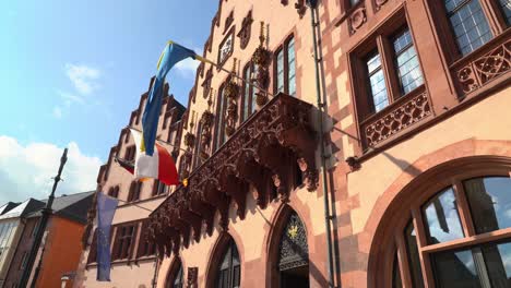 A-row-of-historical-half-timbered-houses-of-Römerberg-Square-in-Frankfurt