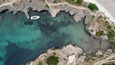 Avlemonas-bay-at-the-Greek-island-of-Kythira