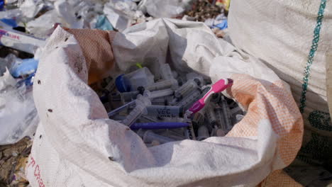 Nepal,-Kathmandu,-Nuwakot,-Medizinische-Abfälle-Auf-Müllkippe