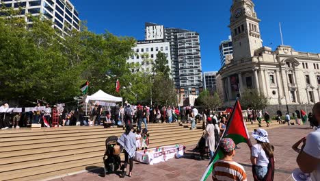 POV-Ansicht-Des-Anti-Kriegs-Protestes-In-Palästina-In-Auckland-An-Einem-Sonnigen-Tag