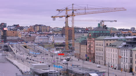 Construction-cranes-next-to-Slussbron,-Gamla-Stan,-Stockholm