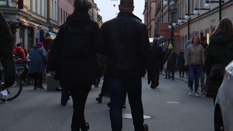Slomo-of-people-walking-on-street-on-cold-day-in-Stockholm,-Sweden