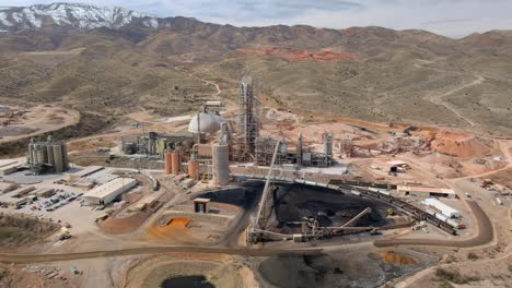 Luftaufnahme-Des-SRMG-Clarkdale-Werks-In-Arizona-Zur-Zementproduktion