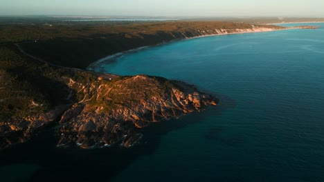 Luftaufnahme-Des-Observatory-Point-Lookout-An-Der-Twilight-Beach-Road-In-Der-Nähe-Von-Esperance-In-Werstern,-Australien-Bei-Sonnenuntergang