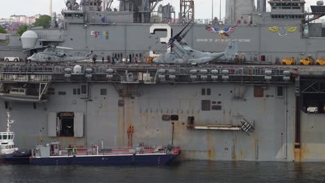 Hubschrauber,-Ausrüstung-Und-Menschen-An-Bord-Des-Schlachtschiffs-USS-Kearsarge