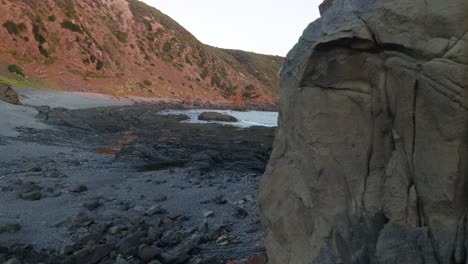 Ein-Wilder-Südlicher-Felsstrand-Auf-Dem-Australischen-Festland