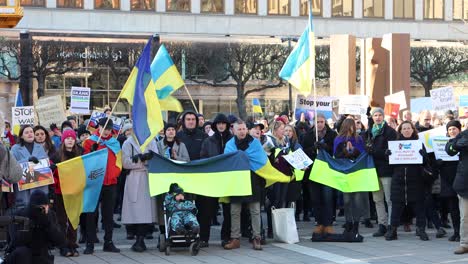 Protest-Gegen-Die-Russische-Invasion-In-Der-Ukraine-In-Stockholm,-Schweden