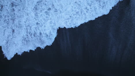 Foamy-Ocean-Waves-Crashing-At-Lækjavik-Black-Sand-Beach-In-Iceland---Aerial-Top-Down