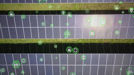 Umweltschutz-Symbole-Fliegen-über-Sonnenkollektoren-Auf-Einem-Solarpark