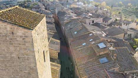 Aeria-view-of-the-small-streets-of-San-Gimignano,-Italian-city-located-on-a-hill-in-Tuscany
