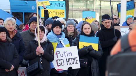 Schwedische-Demonstration-Gegen-Den-Russischen-Krieg-In-Der-Ukraine,-Zeitlupe
