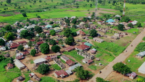Pila,-Nigeria-Im-Bundesstaat-Benue-Ist-Eine-Ländliche-Bauerngemeinde---Malerische-Luftaufnahme
